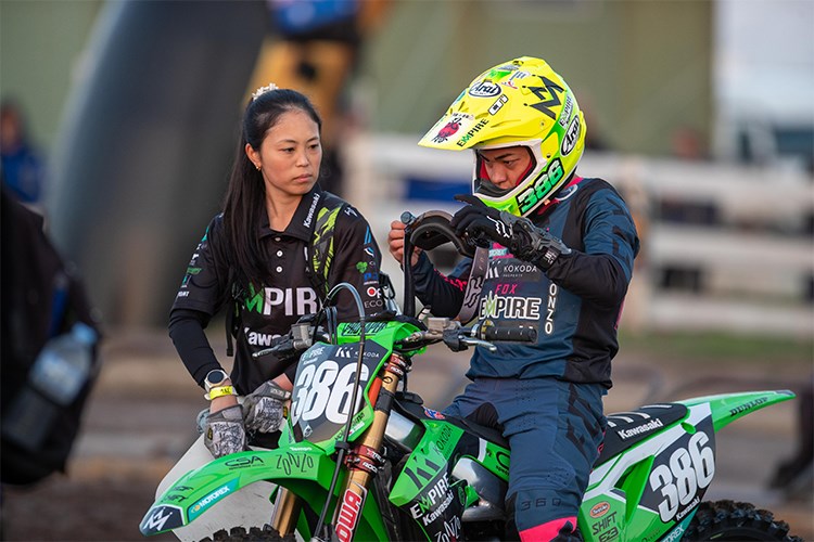 Haruki Yokoyama #386 (MX2) & Haruka Yokoyama (Mechanic) prepare to race (Photo Credit: Foremost Media)